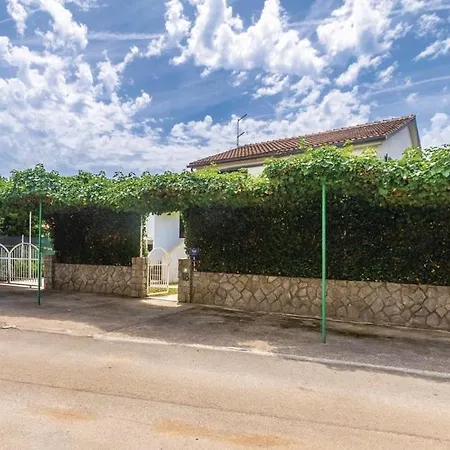 Vesna Apartment Pinezići